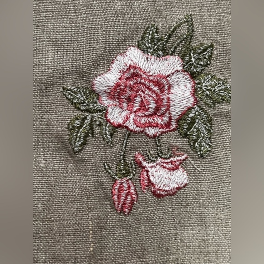 Embroidered Doily with‎ Roses. H39 - Picture 5 of 7